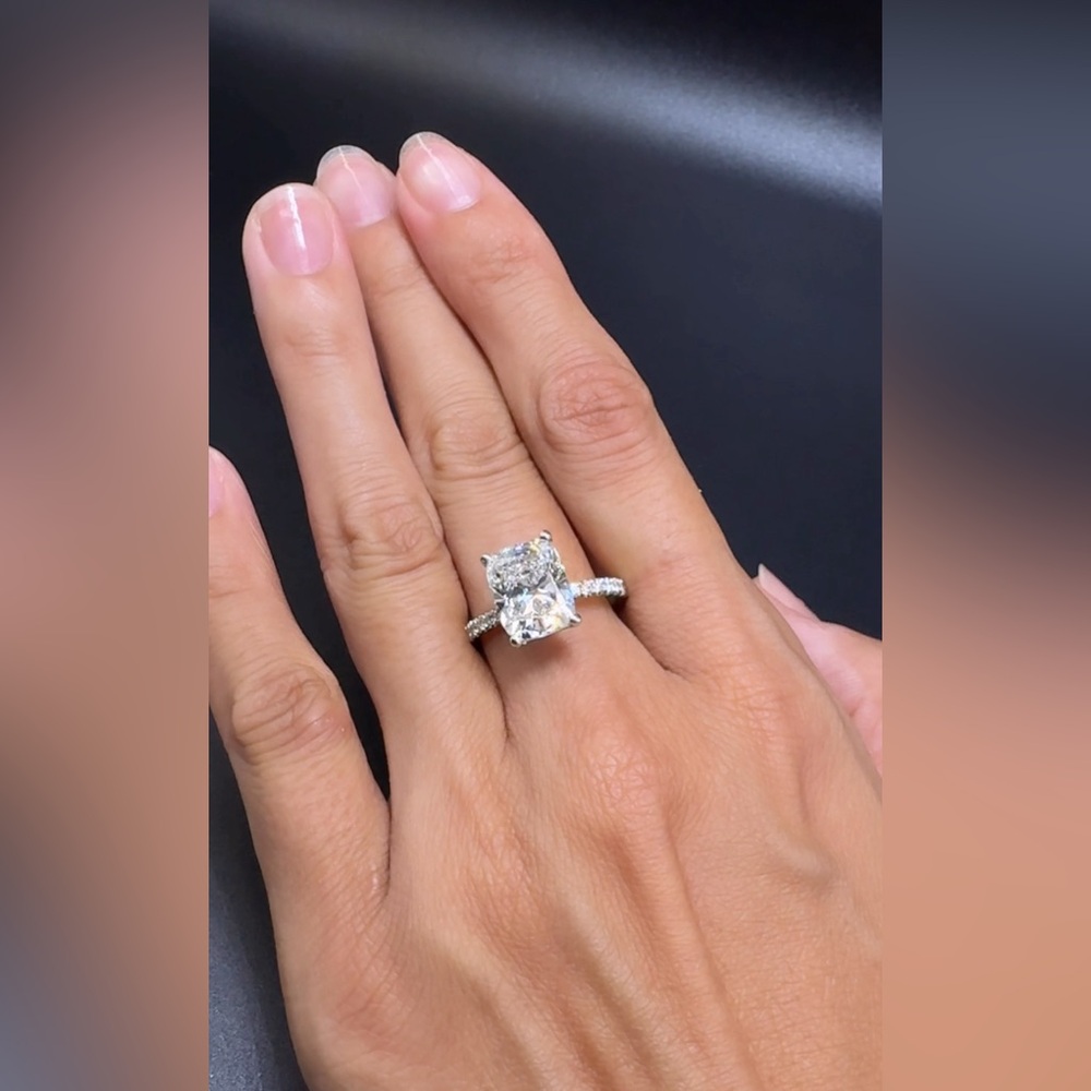 4 carat cushion cut diamond ring